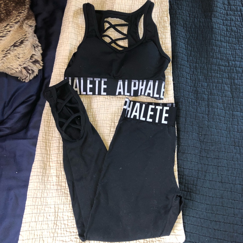 ALPHALETE CRISS CROSS LEGGINGS & BRA - XS
